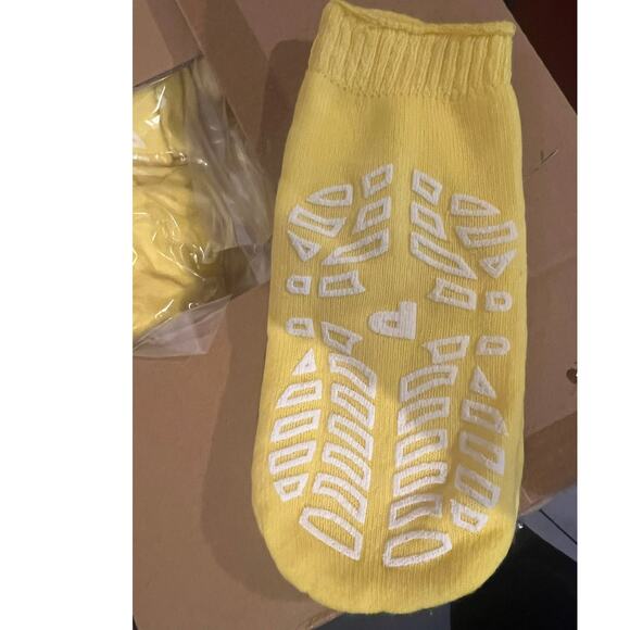 Hospital Socks Katt Medical Yellow Size Pediatric Youth Children Non Slip New - Picture 2 of 4